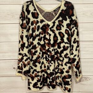 NWT Sugarlips Leopard Print Long Sleeve V-Neck Sweater Size Medium